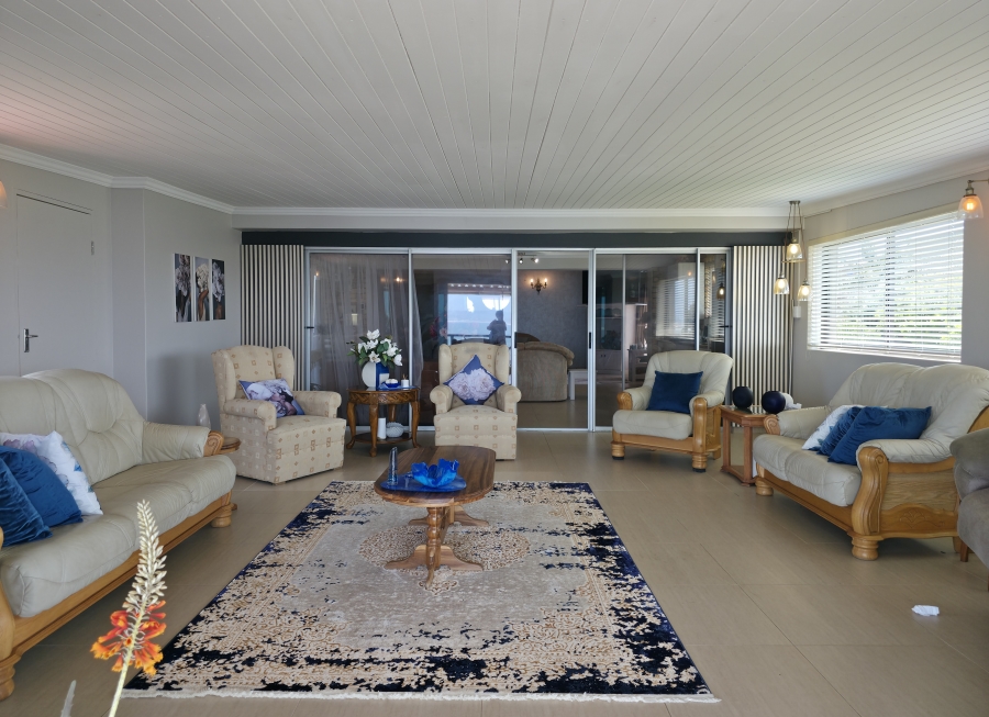 5 Bedroom Property for Sale in Wavecrest Eastern Cape